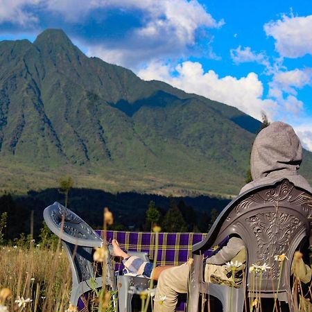 Under Volcanoes View Guest House Nyarugina المظهر الخارجي الصورة