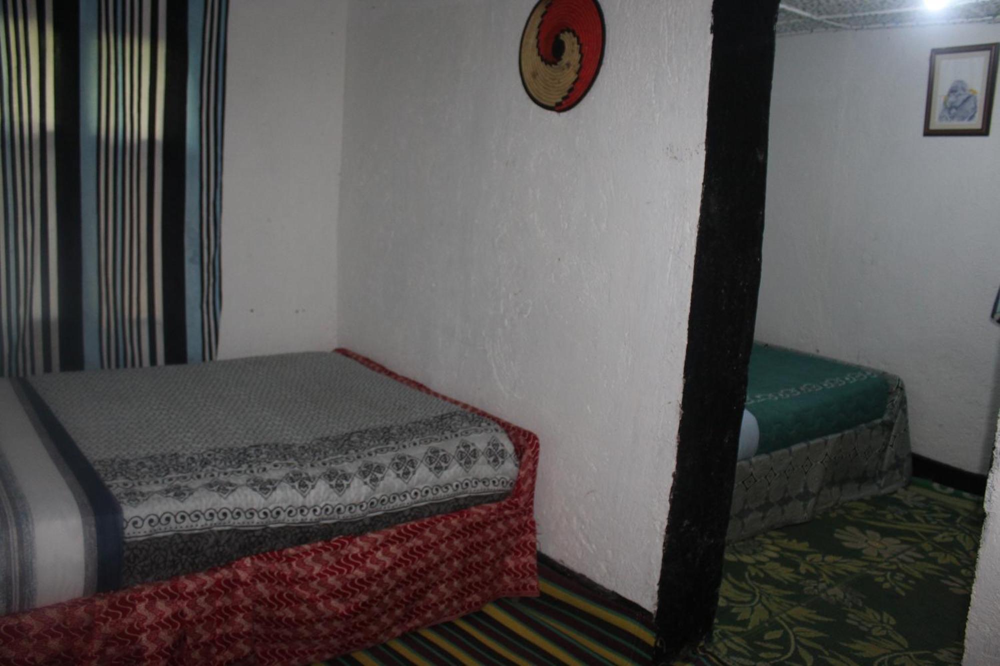 Under Volcanoes View Guest House Nyarugina المظهر الخارجي الصورة