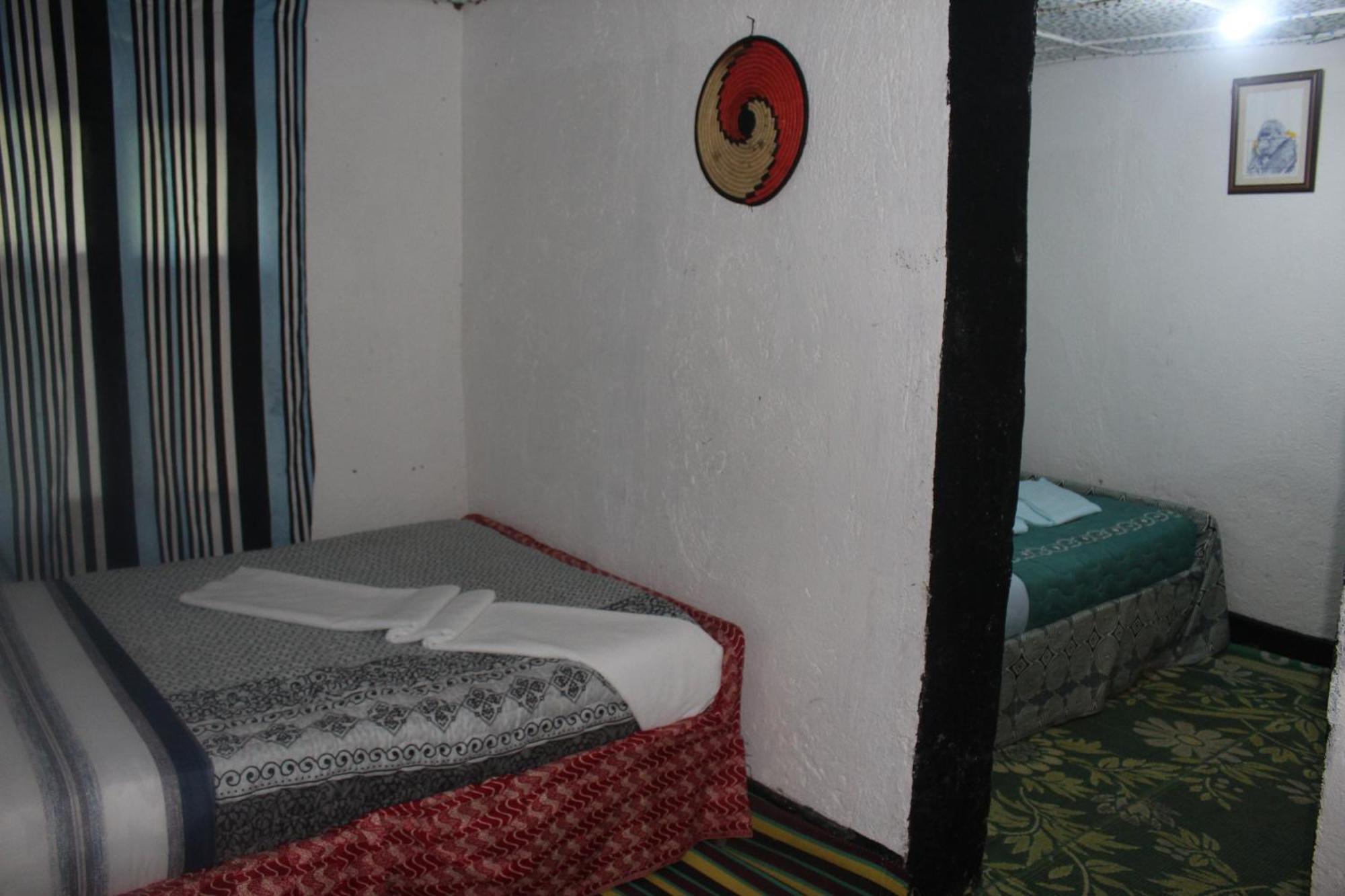 Under Volcanoes View Guest House Nyarugina المظهر الخارجي الصورة
